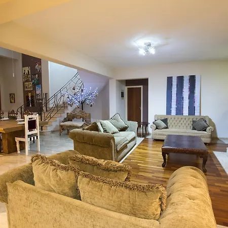 Sunshine Luxury House فيلة أيا نابا